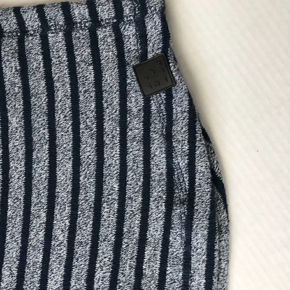Men’s Airwalk size Large blue/gray striped sweater